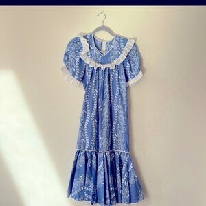 Stunning blue and white Hawaiian Mumu